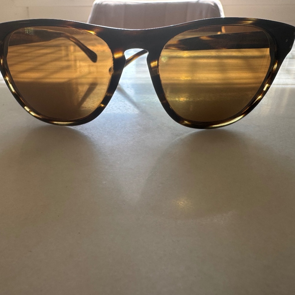 OLIVER PEOPLES/  Tortoise Shell Sunglasses/ Polarized